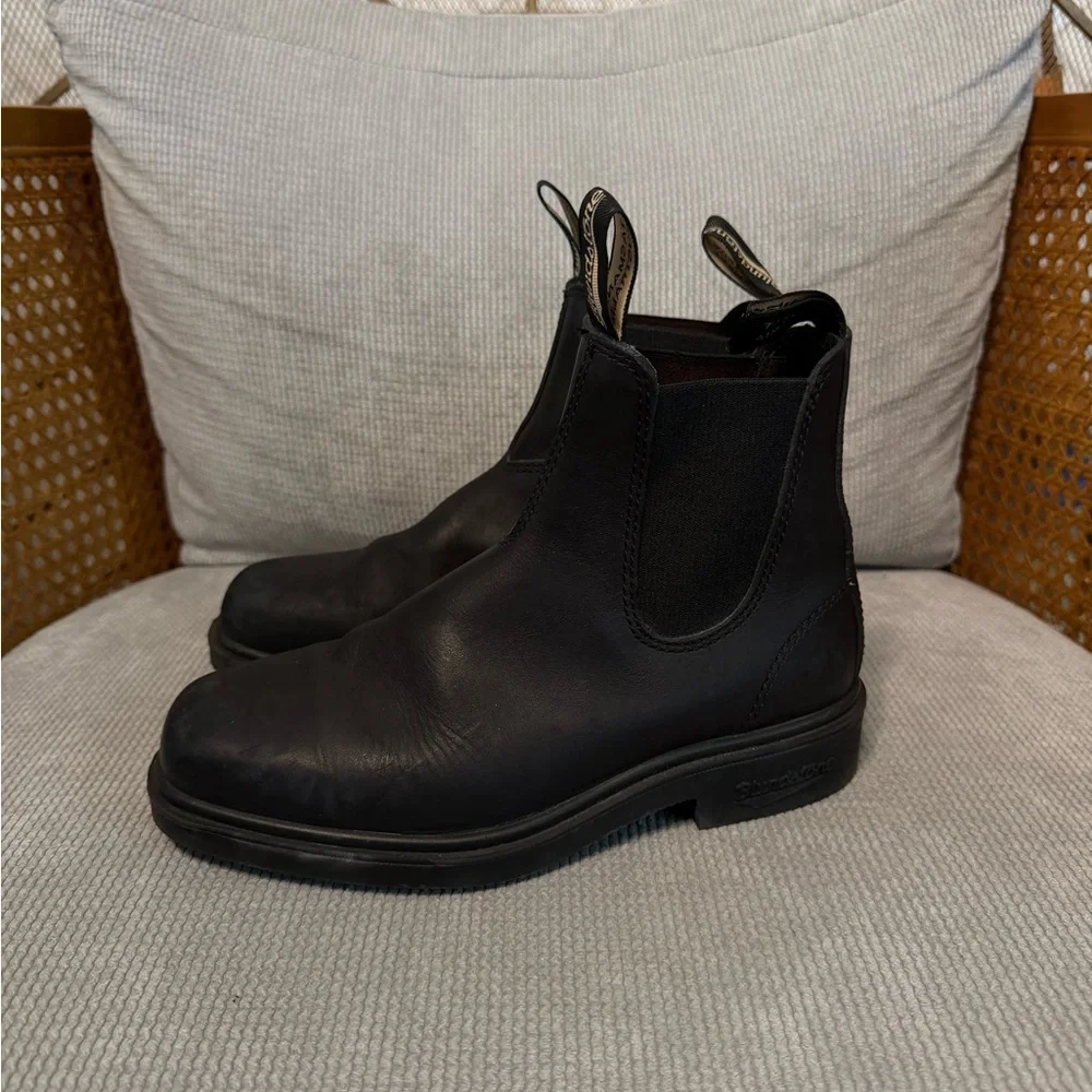 Blundstone 063 Square Toe Black Leather Chelsea Boots